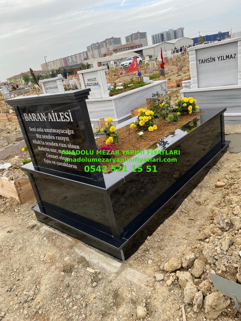 Bursa Tek Kişilik Sütunlu Siyah Granit Mezar