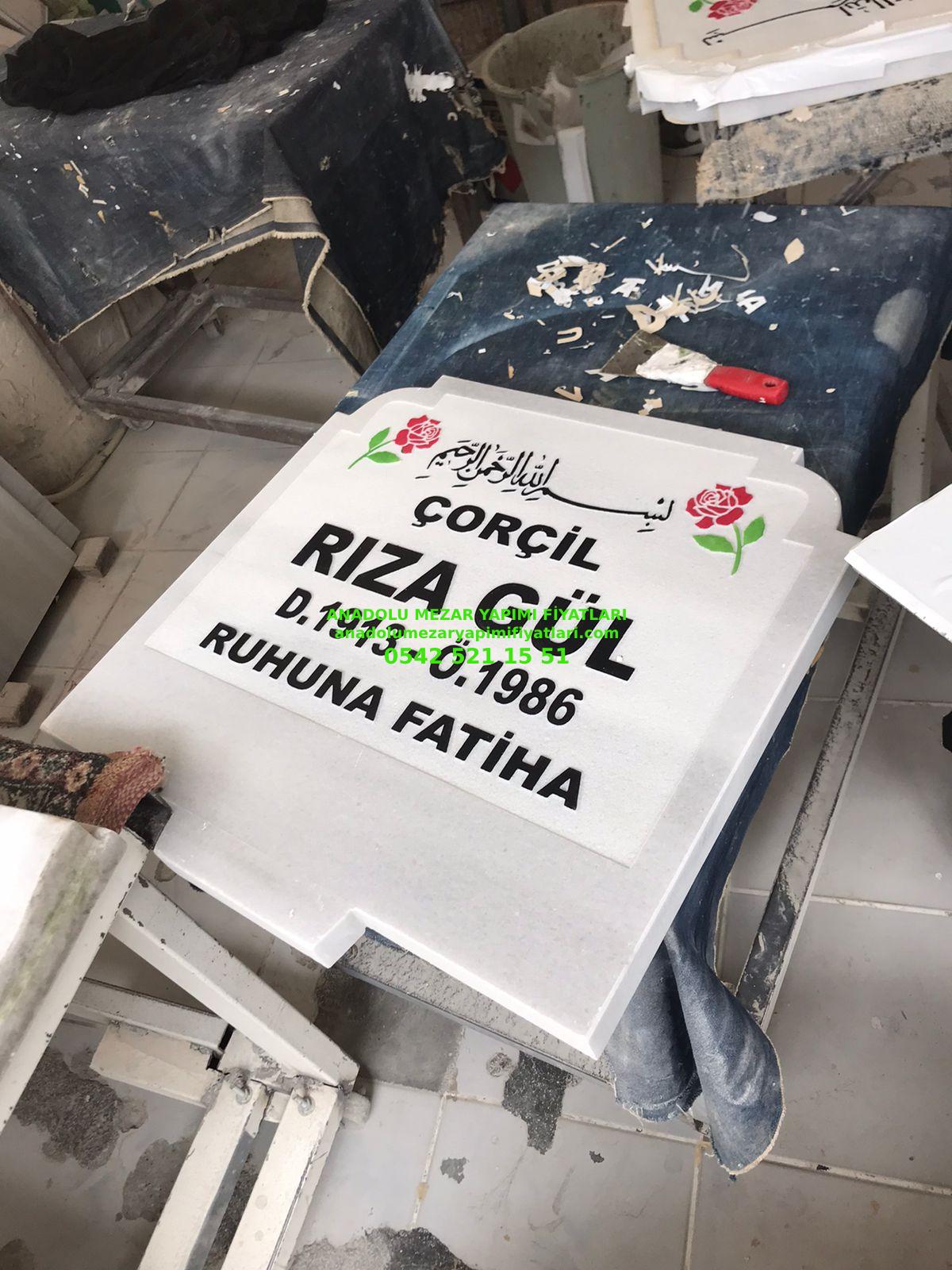 Tek Kişilik Gül İşlemeli Kabartma Yazı Mezar Baş Taşı Modeli