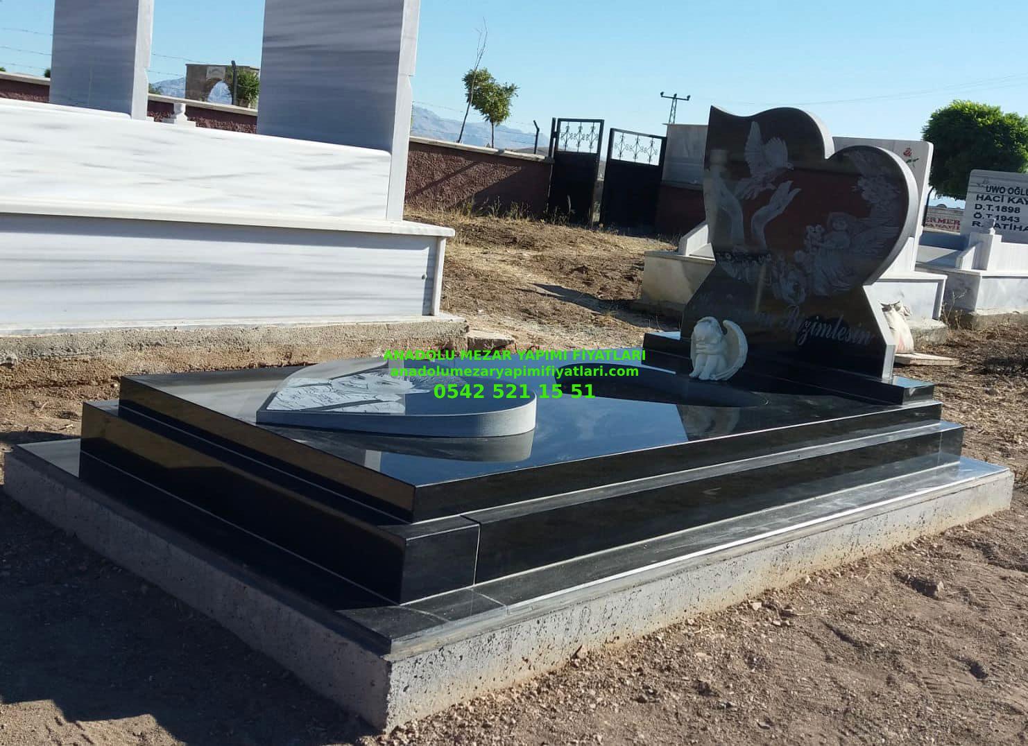 Baş Taşı Kalpli Siyah Granit Avrupa Mezar Modeli - Görsel 3