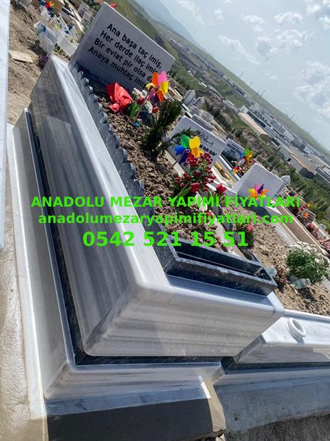 Artvin T97 Siyah Çıta Çerçeveli Kuşaklı Beyaz Mermer Mezar Modeli
